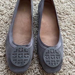 Clarks Artisan Grey Suede Medallion Detail Candra Blush Ballet Flats Size 7